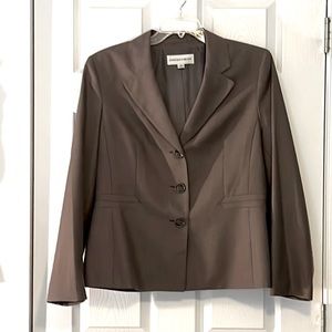 Lightweight Jones New York Pant Suit - Size 16